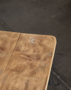 table de ferme, fauteuil boomerang, coiffeuse vintage, chaise d'école, chaise bistrot, meuble de campagne, rotin vintage, miroir ancien, fauteuil boomerang