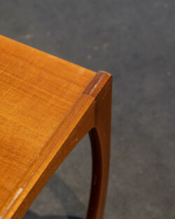 able astro, tables gigognes, table en teck, rotin vintage, table Gplan, table fishtail