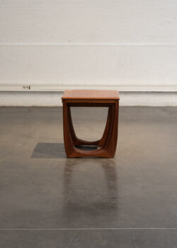 able astro, tables gigognes, table en teck, rotin vintage, table Gplan, table fishtail