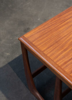 able astro, tables gigognes, table en teck, rotin vintage, table Gplan, table fishtail