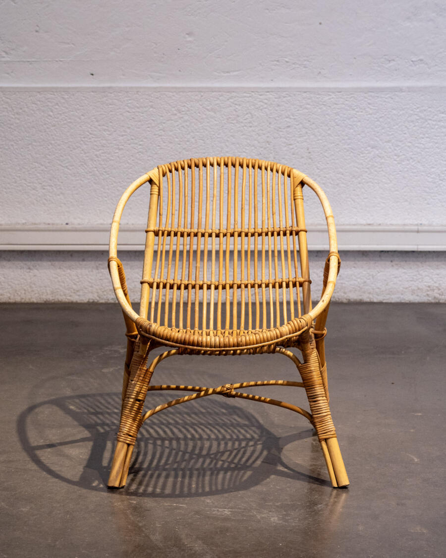enfilade anglaise, enfilade jiroutek, buffet jiroutek, fauteuil vintage, fauteuil boomerang, rotin vintage, table en teck, vaisselle ancienne
