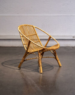 enfilade anglaise, enfilade jiroutek, buffet jiroutek, fauteuil vintage, fauteuil boomerang, rotin vintage, table en teck, vaisselle ancienne