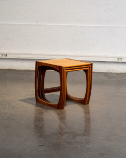 able astro, tables gigognes, table en teck, rotin vintage, table Gplan, table fishtail