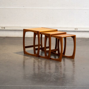 able astro, tables gigognes, table en teck, rotin vintage, table Gplan, table fishtail