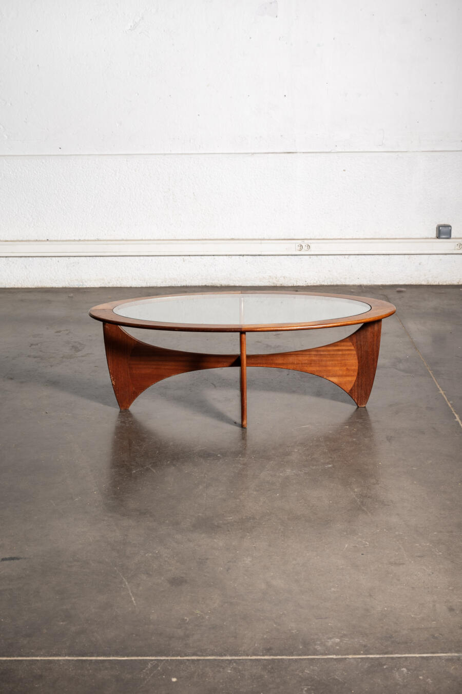 thonier, chaise bistrot, commode vintage, commode jiroutek, rotin vintage, bibliothèque vintage, fauteuil boomerang, meuble de campagne