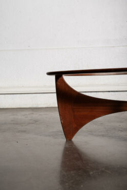 thonier, chaise bistrot, commode vintage, commode jiroutek, rotin vintage, bibliothèque vintage, fauteuil boomerang, meuble de campagne