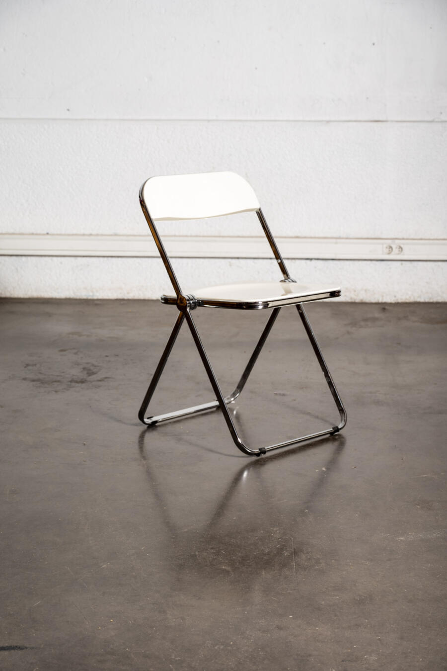 thonier, chaise bistrot, commode vintage, commode jiroutek, rotin vintage, bibliothèque vintage, fauteuil boomerang, meuble de campagne