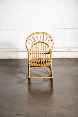 thonier, chaise bistrot, commode vintage, commode jiroutek, rotin vintage, bibliothèque vintage, fauteuil boomerang, meuble de campagne
