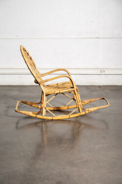 thonier, chaise bistrot, commode vintage, commode jiroutek, rotin vintage, bibliothèque vintage, fauteuil boomerang, meuble de campagne