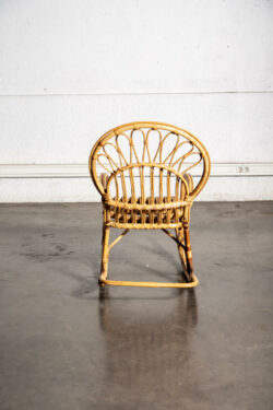 thonier, chaise bistrot, commode vintage, commode jiroutek, rotin vintage, bibliothèque vintage, fauteuil boomerang, meuble de campagne