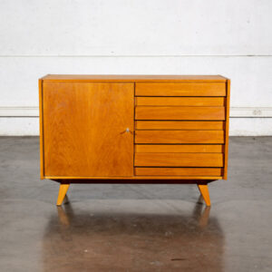commode jiroutek, commode vintage, enfilade mézulanik, lampe vintage, armoire vintage, bibliothèque Italienne, rotin vintage