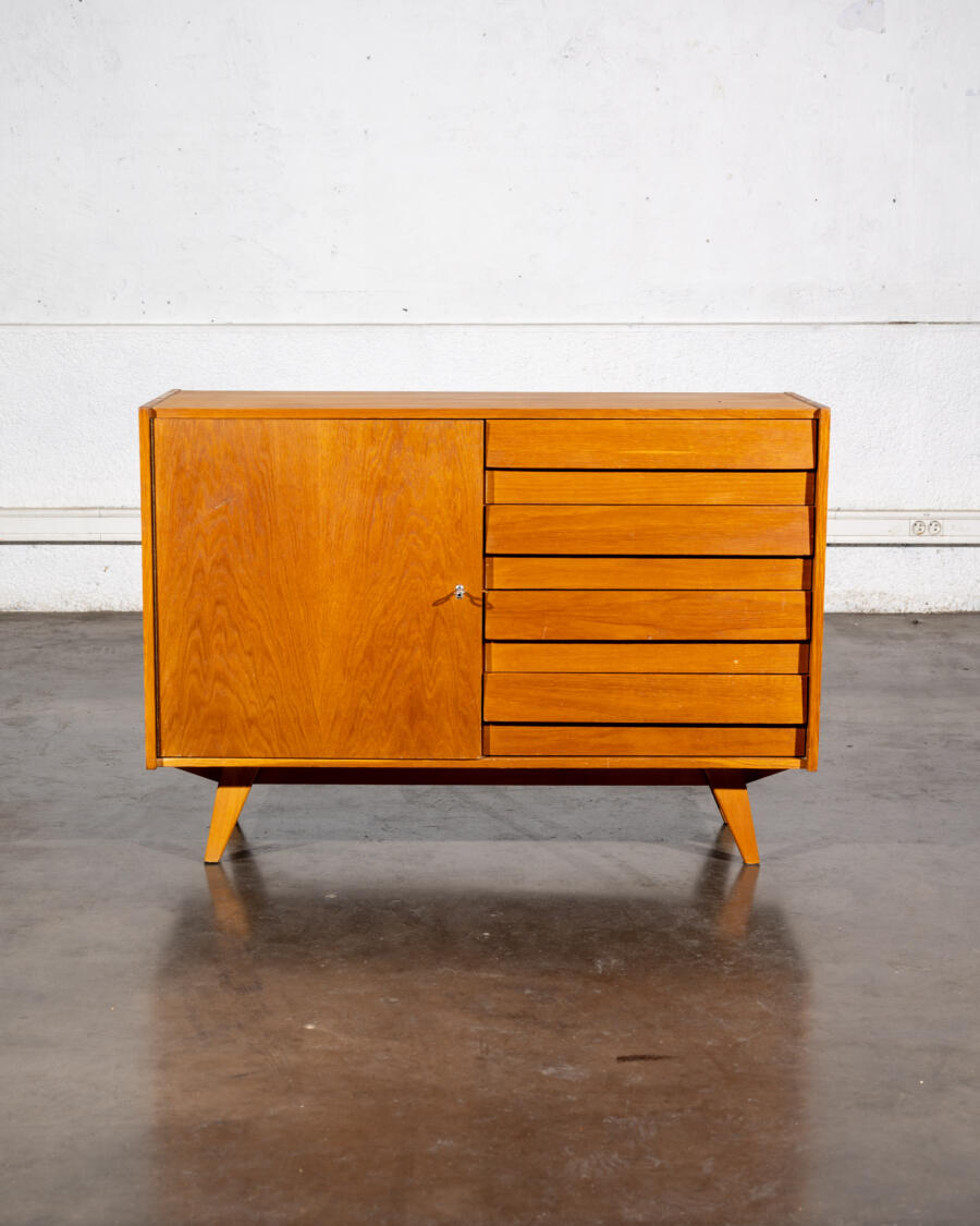 commode jiroutek, commode vintage, enfilade mézulanik, lampe vintage, armoire vintage, bibliothèque Italienne, rotin vintage
