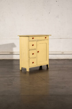 commode jiroutek, commode vintage, enfilade mézulanik, lampe vintage, armoire vintage, bibliothèque Italienne, rotin vintage