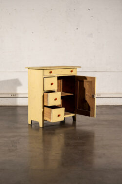 commode jiroutek, commode vintage, enfilade mézulanik, lampe vintage, armoire vintage, bibliothèque Italienne, rotin vintage