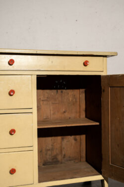 commode jiroutek, commode vintage, enfilade mézulanik, lampe vintage, armoire vintage, bibliothèque Italienne, rotin vintage