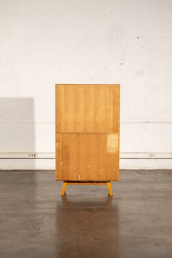 commode jiroutek, commode vintage, enfilade mézulanik, lampe vintage, armoire vintage, bibliothèque Italienne, rotin vintage