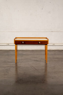 commode jiroutek, commode vintage, enfilade mézulanik, lampe vintage, armoire vintage, bibliothèque Italienne, rotin vintage