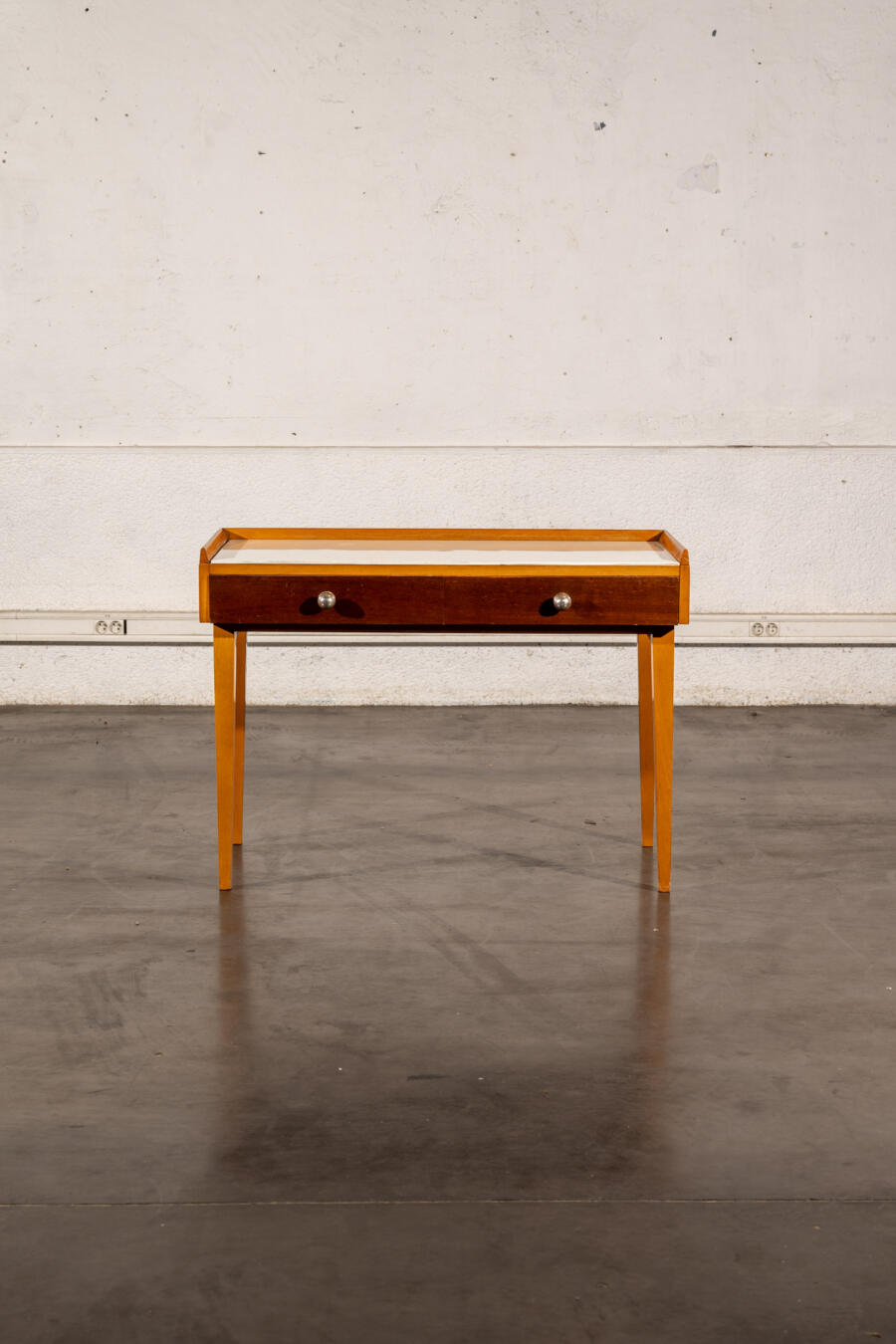 commode jiroutek, commode vintage, enfilade mézulanik, lampe vintage, armoire vintage, bibliothèque Italienne, rotin vintage