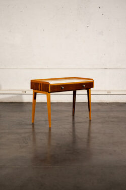 commode jiroutek, commode vintage, enfilade mézulanik, lampe vintage, armoire vintage, bibliothèque Italienne, rotin vintage