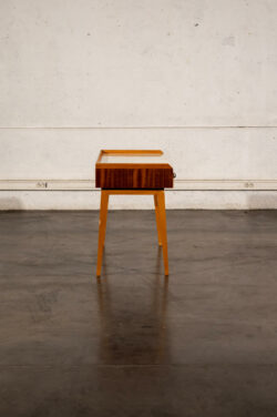 commode jiroutek, commode vintage, enfilade mézulanik, lampe vintage, armoire vintage, bibliothèque Italienne, rotin vintage