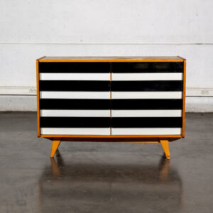 commode jiroutek, commode vintage, enfilade mézulanik, lampe vintage, armoire vintage, bibliothèque Italienne, rotin vintage