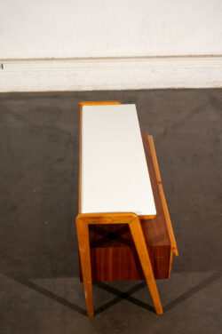 commode jiroutek, commode vintage, enfilade mézulanik, lampe vintage, armoire vintage, bibliothèque Italienne, rotin vintage