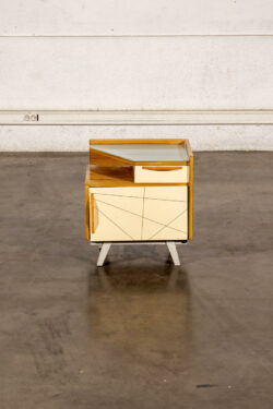 commode jiroutek, commode vintage, enfilade mézulanik, lampe vintage, armoire vintage, bibliothèque Italienne, rotin vintage