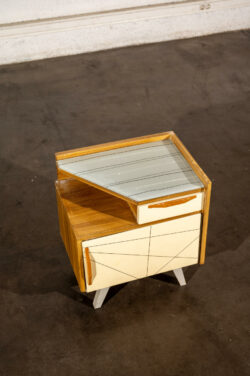 commode jiroutek, commode vintage, enfilade mézulanik, lampe vintage, armoire vintage, bibliothèque Italienne, rotin vintage