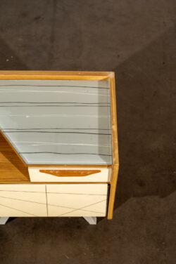 commode jiroutek, commode vintage, enfilade mézulanik, lampe vintage, armoire vintage, bibliothèque Italienne, rotin vintage