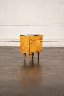 commode jiroutek, commode vintage, enfilade mézulanik, lampe vintage, armoire vintage, bibliothèque Italienne, rotin vintage