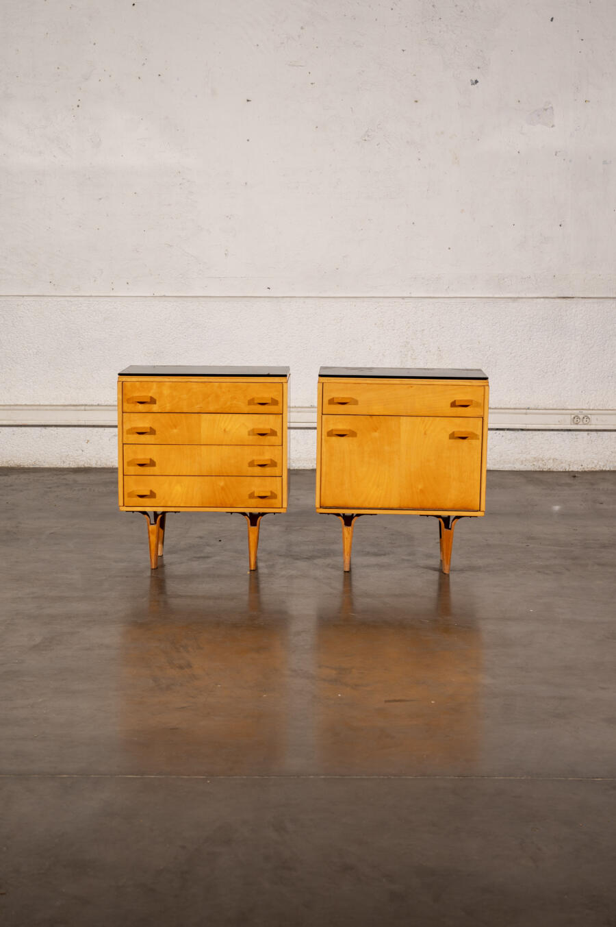 commode jiroutek, commode vintage, enfilade mézulanik, lampe vintage, armoire vintage, bibliothèque Italienne, rotin vintage