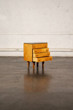 commode jiroutek, commode vintage, enfilade mézulanik, lampe vintage, armoire vintage, bibliothèque Italienne, rotin vintage