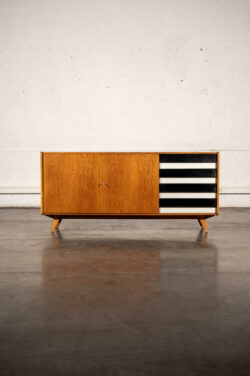commode jiroutek, commode vintage, enfilade mézulanik, lampe vintage, armoire vintage, bibliothèque Italienne, rotin vintage
