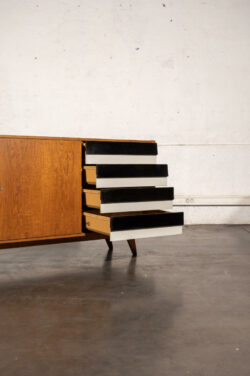 commode jiroutek, commode vintage, enfilade mézulanik, lampe vintage, armoire vintage, bibliothèque Italienne, rotin vintage