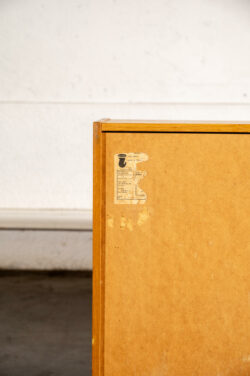 commode jiroutek, commode vintage, enfilade mézulanik, lampe vintage, armoire vintage, bibliothèque Italienne, rotin vintage