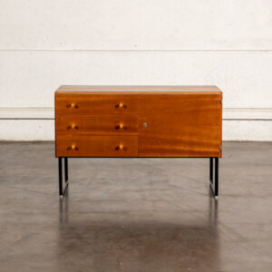 commode jiroutek, commode vintage, enfilade mézulanik, lampe vintage, armoire vintage, bibliothèque Italienne, rotin vintage