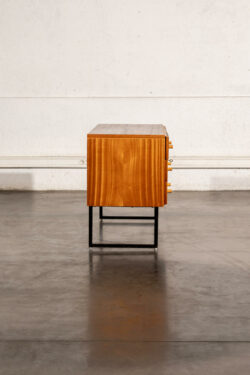 commode jiroutek, commode vintage, enfilade mézulanik, lampe vintage, armoire vintage, bibliothèque Italienne, rotin vintage