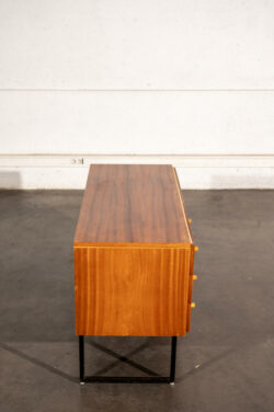 commode jiroutek, commode vintage, enfilade mézulanik, lampe vintage, armoire vintage, bibliothèque Italienne, rotin vintage