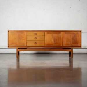 enfilade anglaise, rotin vintage, table en teck, table à rallonge, bureau vintage, chaise bistrot, vaisselle italienne, vaisselle ancienne