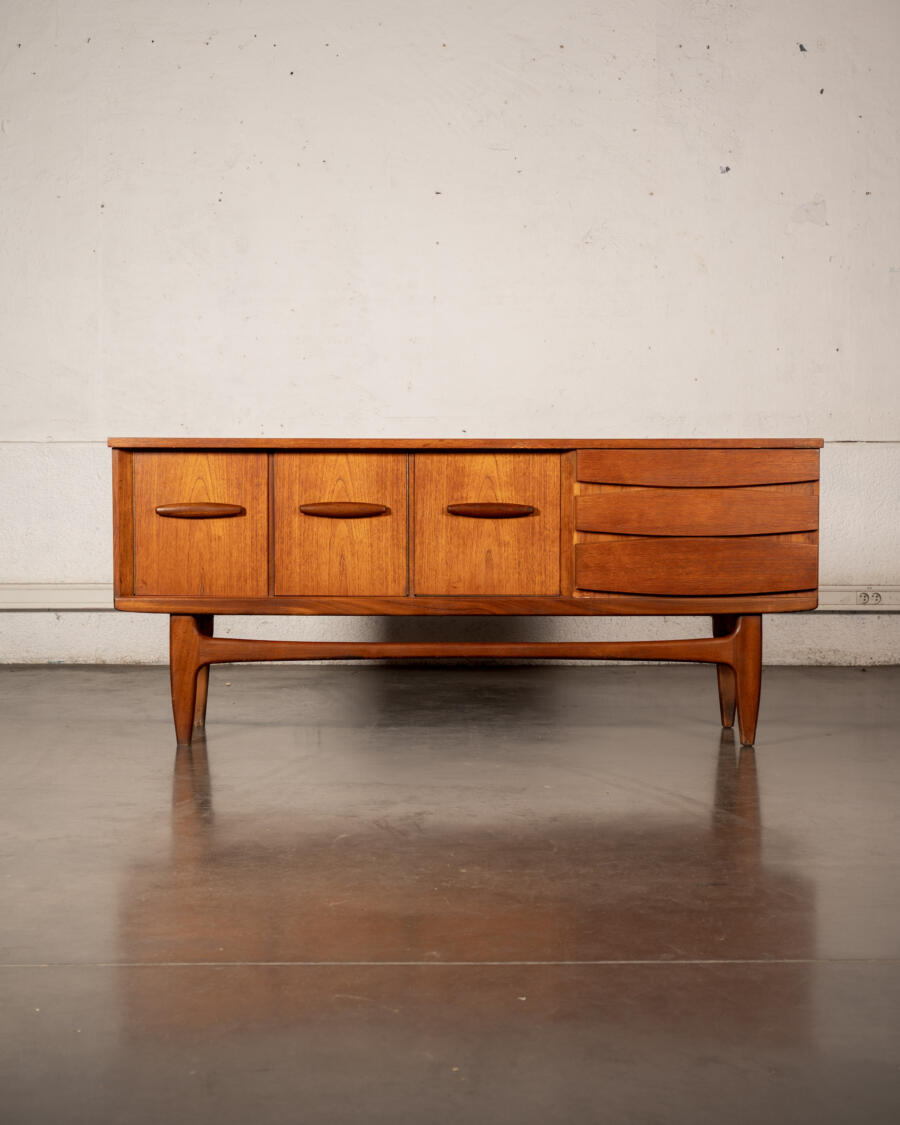 enfilade anglaise, rotin vintage, table en teck, table à rallonge, bureau vintage, chaise bistrot, vaisselle italienne, vaisselle ancienne