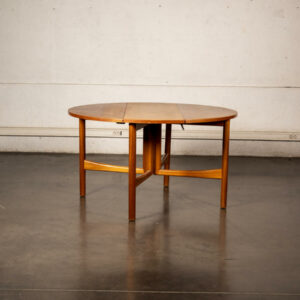 enfilade anglaise, rotin vintage, table en teck, table à rallonge, bureau vintage, chaise bistrot, vaisselle italienne, vaisselle ancienne