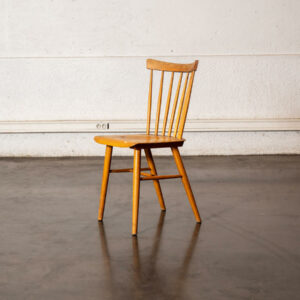 étagère basse , bibliothèque vintage, enfilade, buffet de campagne, vaisselle ancienne, lampe vintage, table de ferme, table vintage, commode vintage, rotin vintage, commode jiroutek, chaise vintage, fauteuil boomerang, chaise ton
