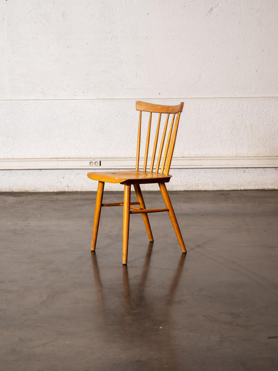 étagère basse , bibliothèque vintage, enfilade, buffet de campagne, vaisselle ancienne, lampe vintage, table de ferme, table vintage, commode vintage, rotin vintage, commode jiroutek, chaise vintage, fauteuil boomerang, chaise ton