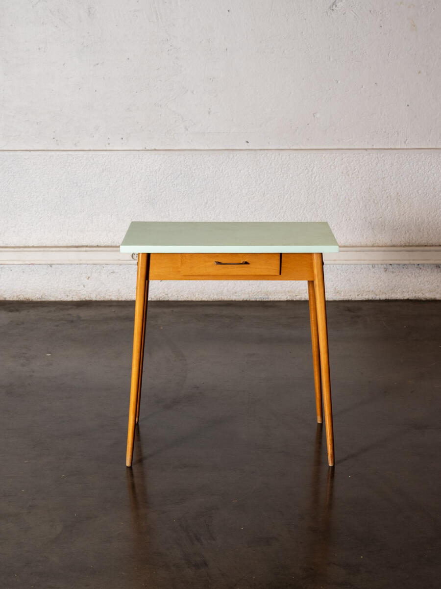 étagère basse , bibliothèque vintage, enfilade, buffet de campagne, vaisselle ancienne, lampe vintage, table de ferme, table vintage, commode vintage, rotin vintage, commode jiroutek, chaise vintage, fauteuil boomerang, chaise ton