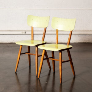 Fauteuil boomerang, enfilade vintage, table de campagne, buffet jiroutek, rotin vintage, chaise Suman, chaise vintage TON, bibliothèque vintage
