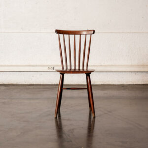 étagère basse , bibliothèque vintage, enfilade, buffet de campagne, vaisselle ancienne, lampe vintage, table de ferme, table vintage, commode vintage, rotin vintage, commode jiroutek, chaise vintage, fauteuil boomerang, chaise ton