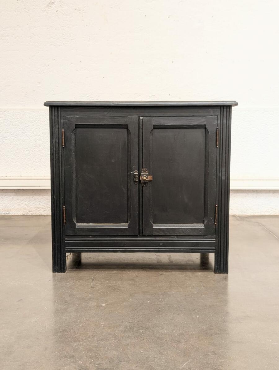 étagère basse , bibliothèque vintage, enfilade, buffet de campagne, vaisselle ancienne, lampe vintage, table de ferme, table vintage, commode vintage, rotin vintage