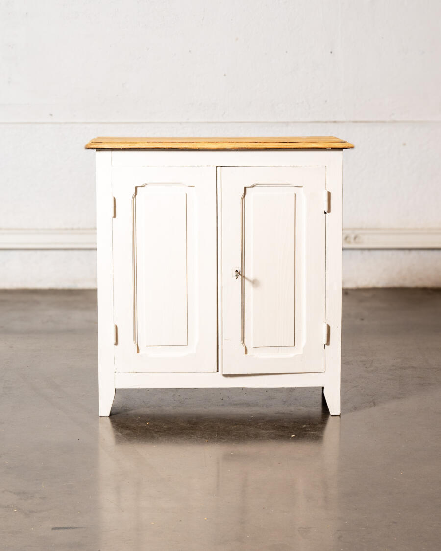 buffet italien, commode Jiroutek, chevet artdéco, chaises suman, chaise bistrot, rotin vintage, bibliothèque vintage, vaisselle ancienne, table de campagne, bureau Baumann