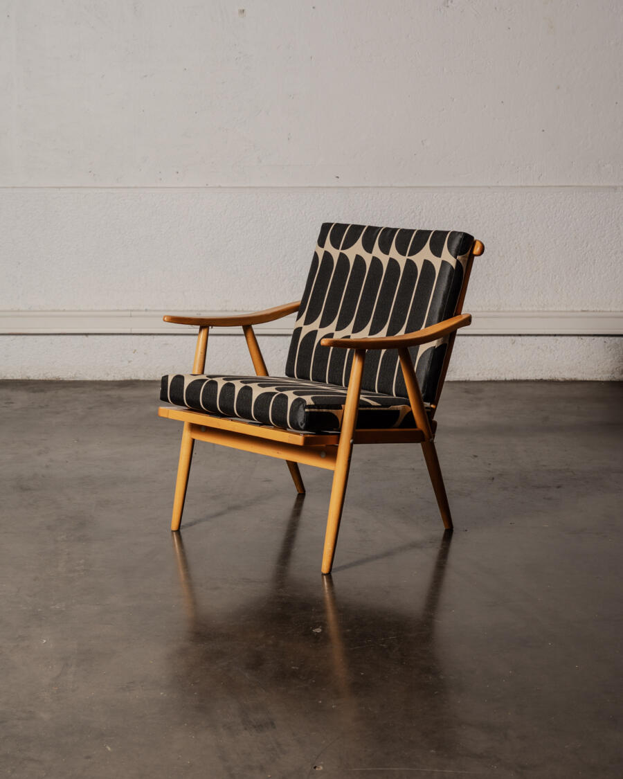 chaise tatra, chaise vintage, chaise Volak, jiroutek, commode jiroutek, enfilade jiroutek, rotin vintage, chevet vintage, fauteuil boomerang, commode vintage, table Halabala