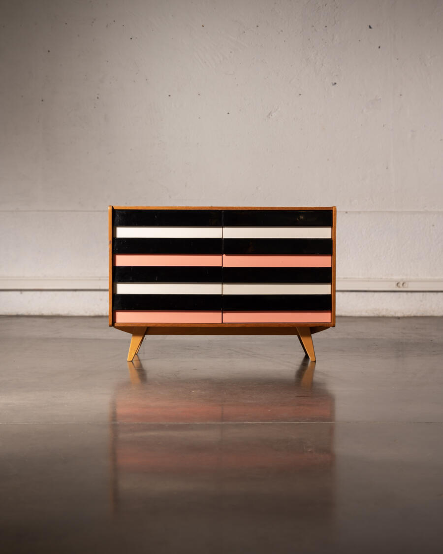 buffet de campagne, commode jiroutek, table à manger vintage, chevet vintage, rotin vintage, enfilade, chaise bistrot, chaise vintage, fauteuil boomerang